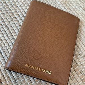 ‼️SOLD‼️ Michael Kors Passport Holder